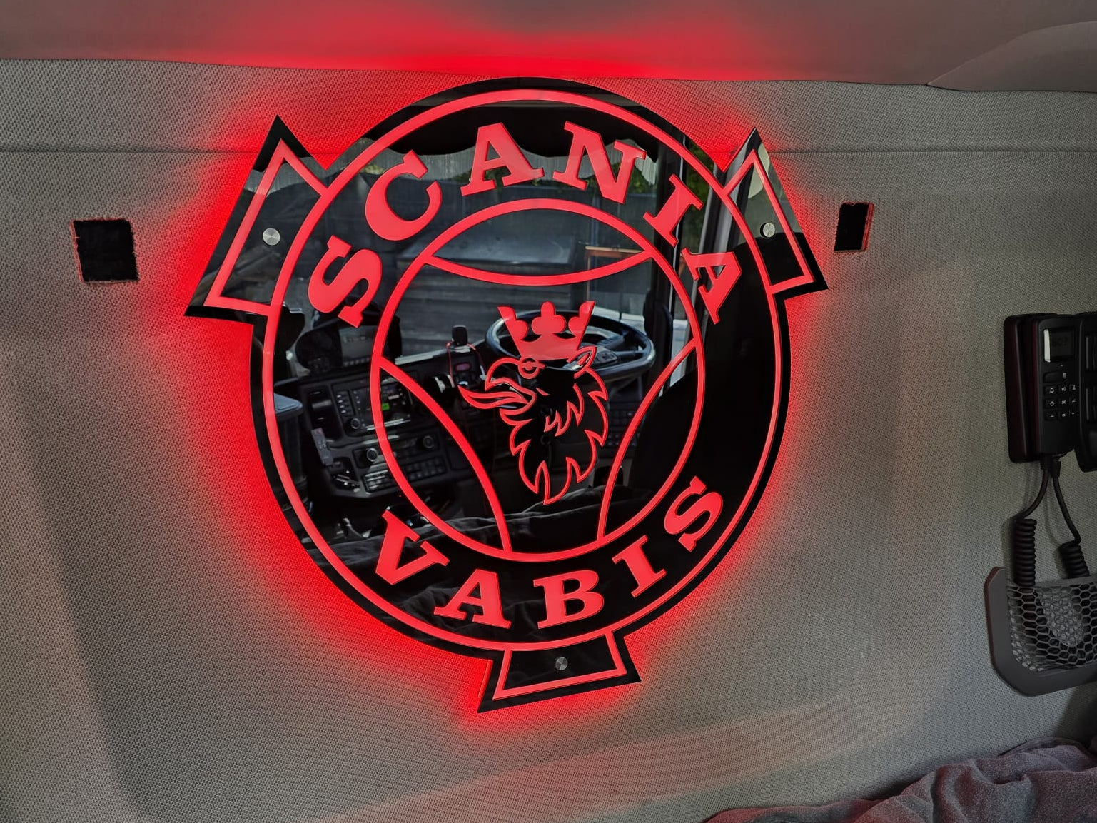 Scania Vabis Rond LED Spiegel Achterwand Zwart/Wit - 55x61cm